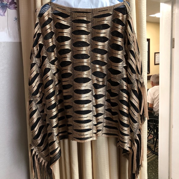 Shawls and ponchos - Picture 4 of 8